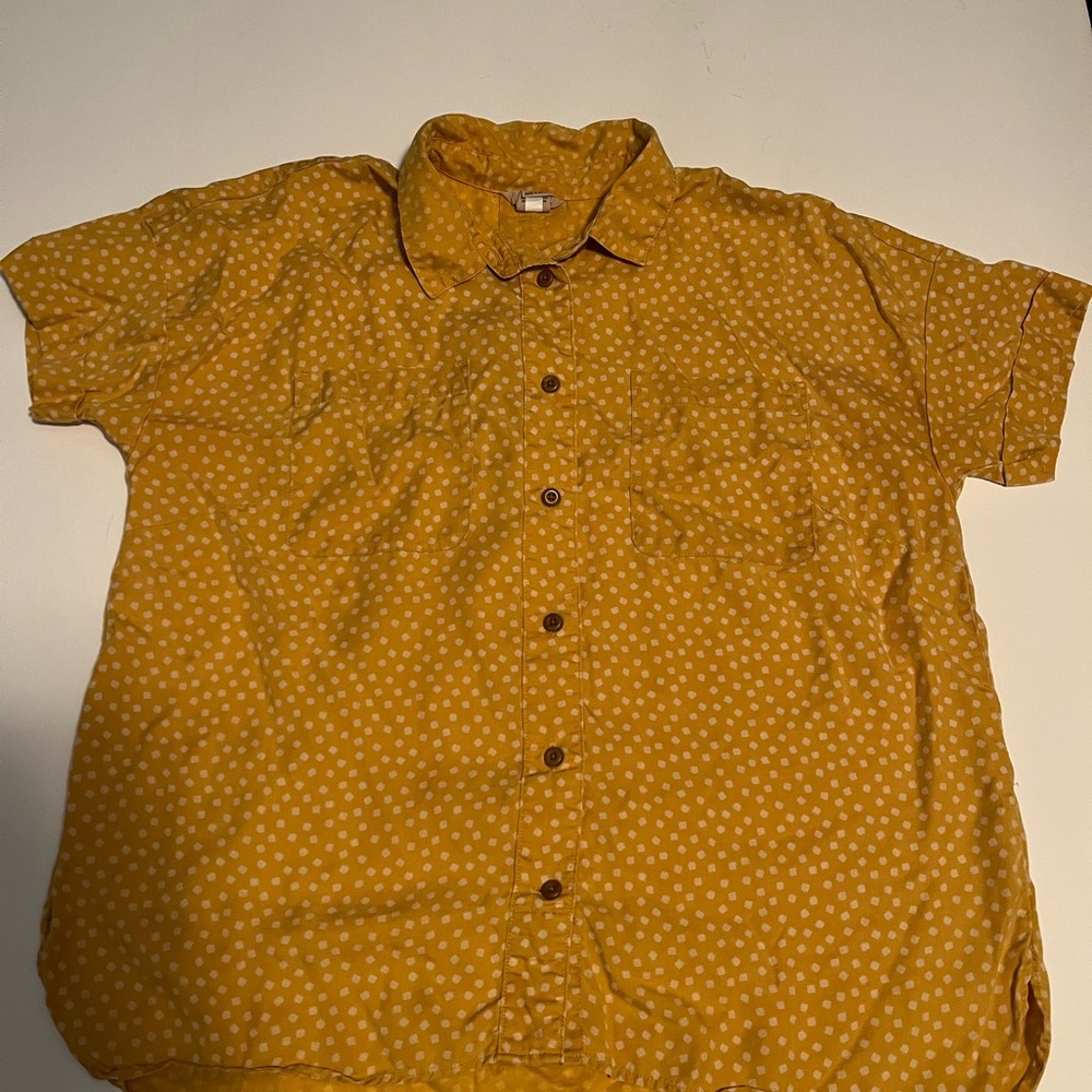 Duluth Trading Co Yellow Polka Dot Short-Sleeve Button-Down Shirt - Picture 3 of 14